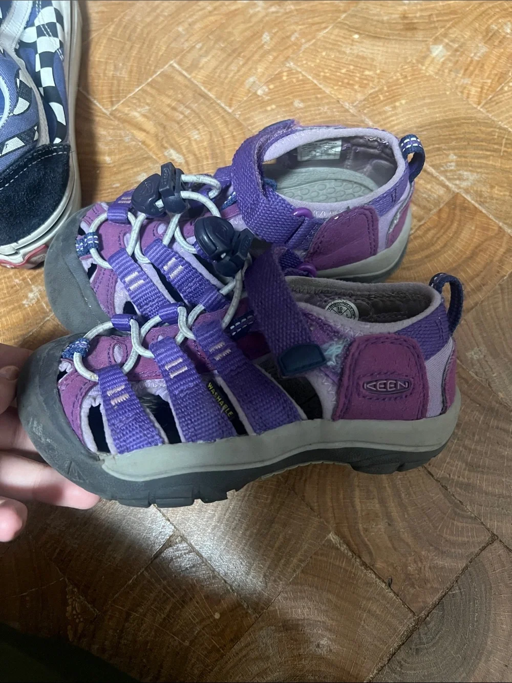 Keen Kids Purple & Lavender Closed-Toe Water Shoes with Bungee